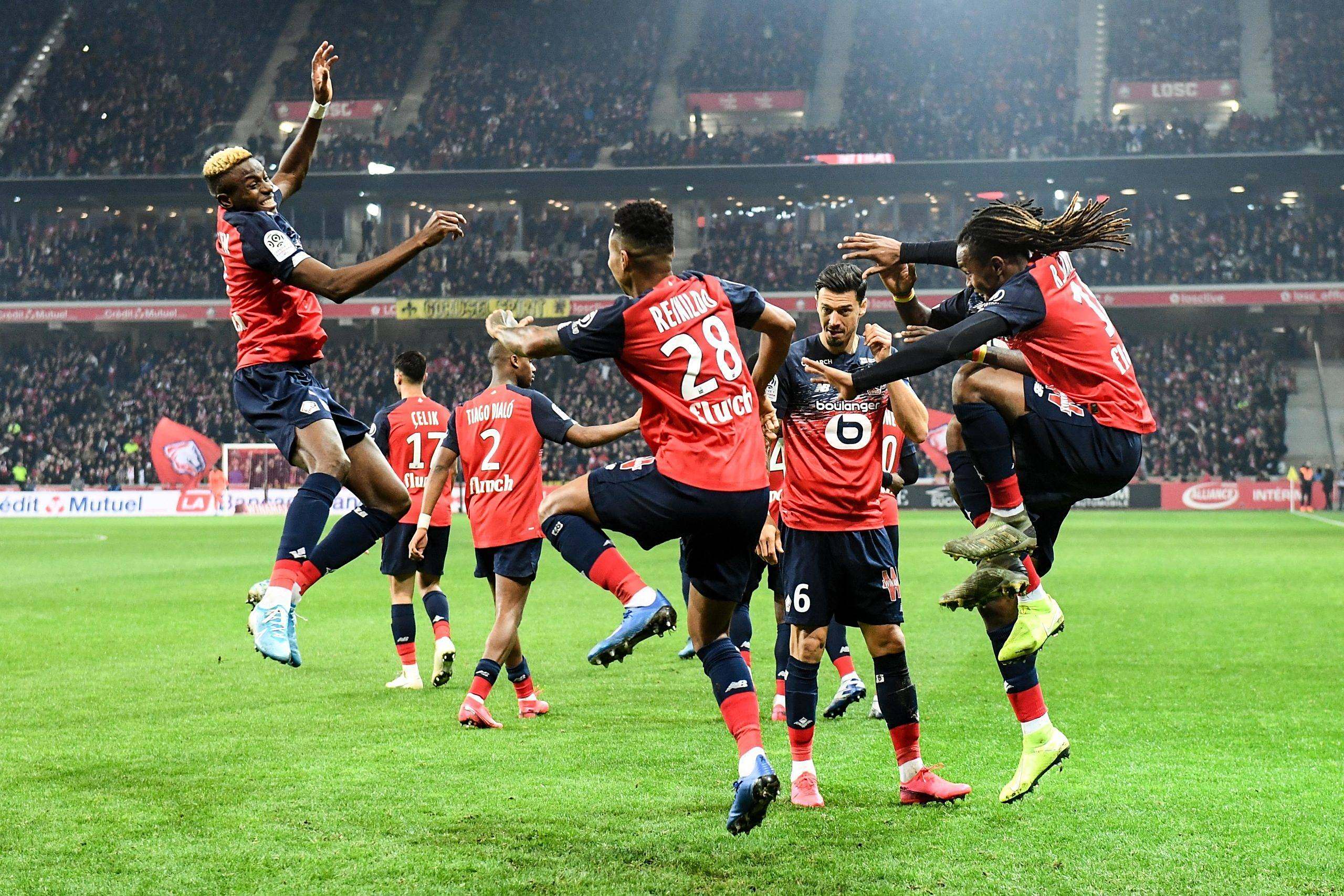 精彩瞬间:欧洲顶级球队搏命争夺 精彩瞬间:欧洲顶级球队搏命争夺