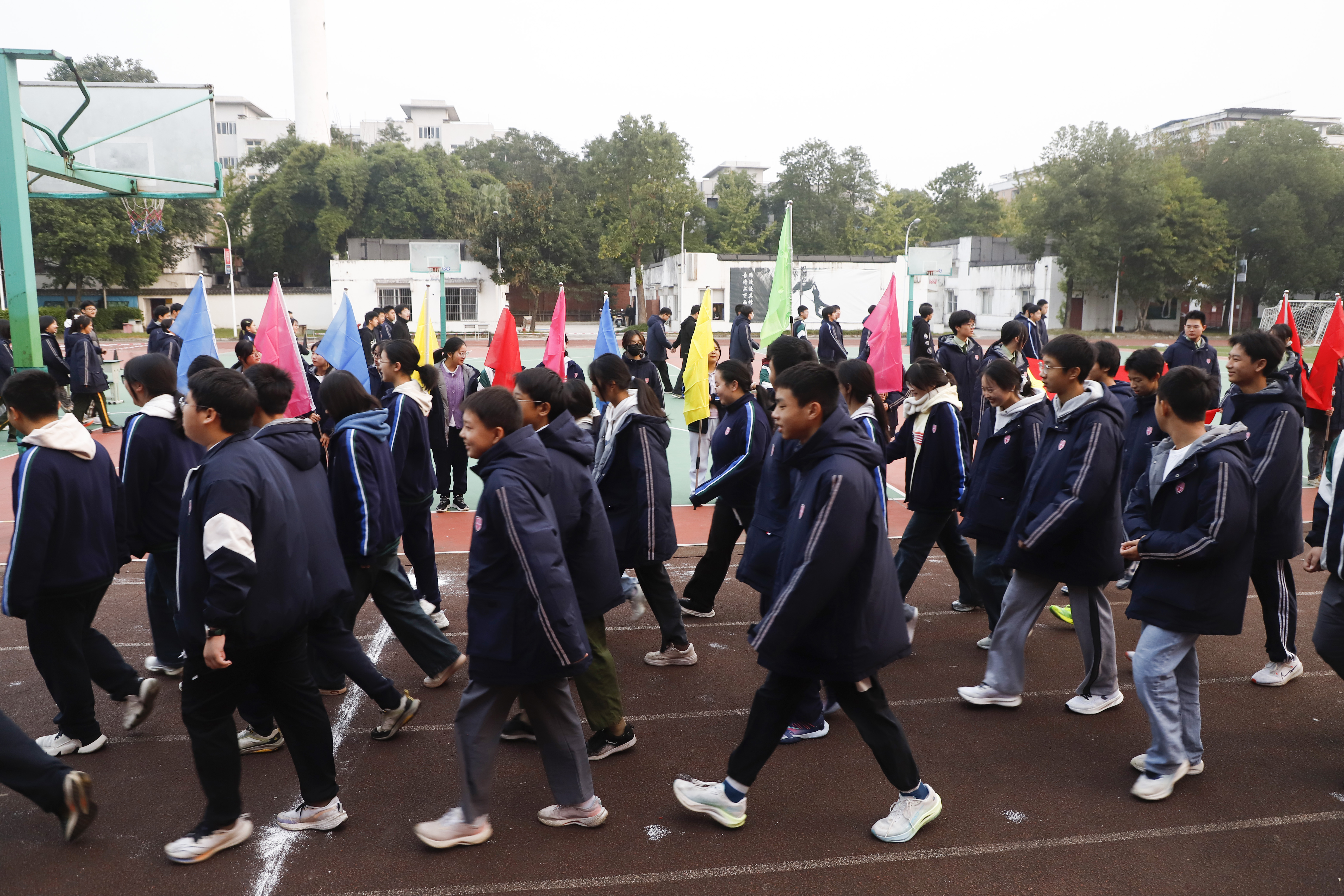 leyu乐鱼体育中国-关于赛场竞技激烈，选手奋勇争先争金的信息